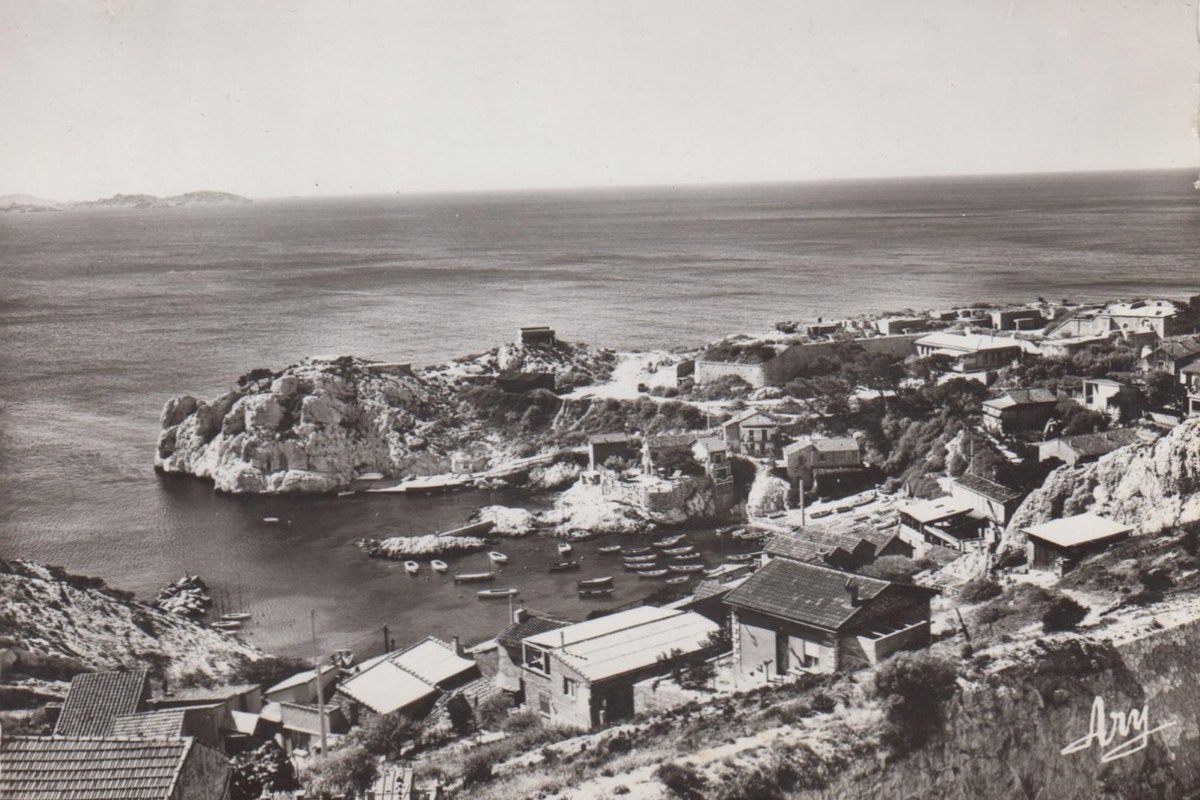 Vue générale de la calanque de Niolon depuis les hauteurs, carte postale ancienne
