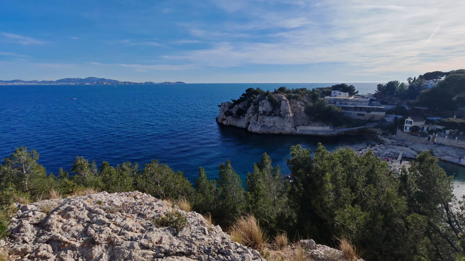 La pointe rocheuse de Niolon en février